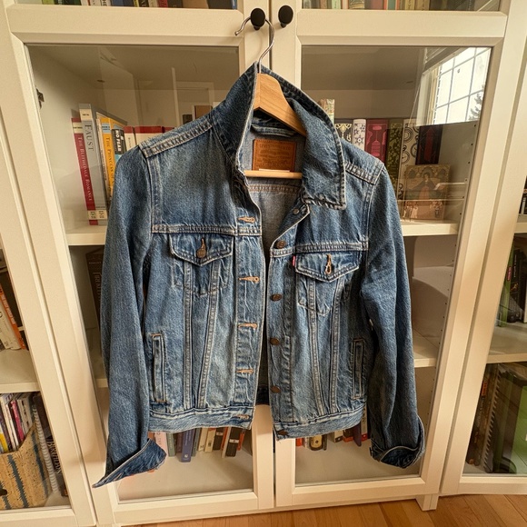 EUC Levi's Trucker Jacket Small - Picture 1 of 4
